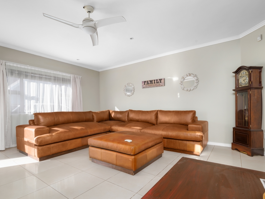 4 Bedroom Property for Sale in Zeegezicht Western Cape
